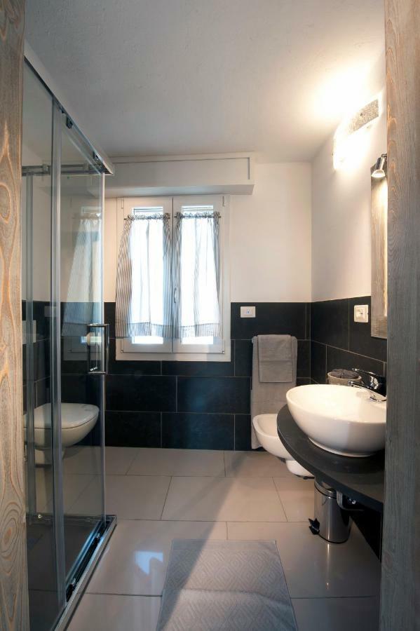 Le Suites - Di Fronte Ospedale Sacro Cuore Negrar Ngoại thất bức ảnh