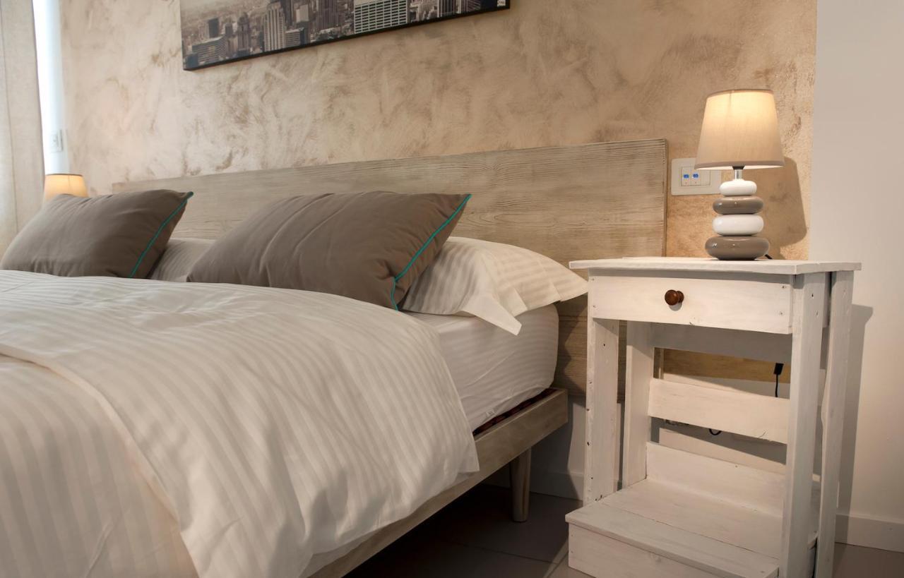 Le Suites - Di Fronte Ospedale Sacro Cuore Negrar Ngoại thất bức ảnh